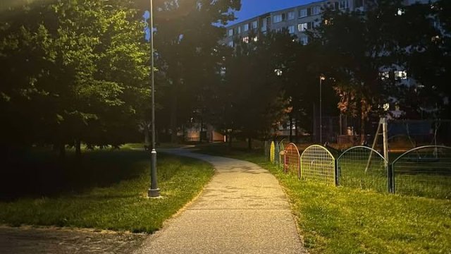 Sídlisko Železníky v Košiciach má nové osvetlenie: pribudlo 19 LED svetelných bodov.