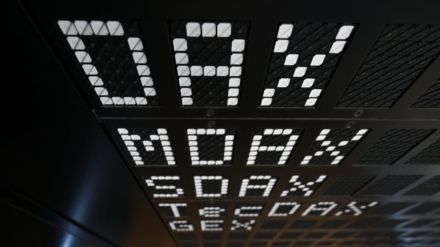 Európske akcie uzavreli týždeň v zisku, keď trhy podporilo krehké dvojtýždňové prímerie medzi USA a Iránom.